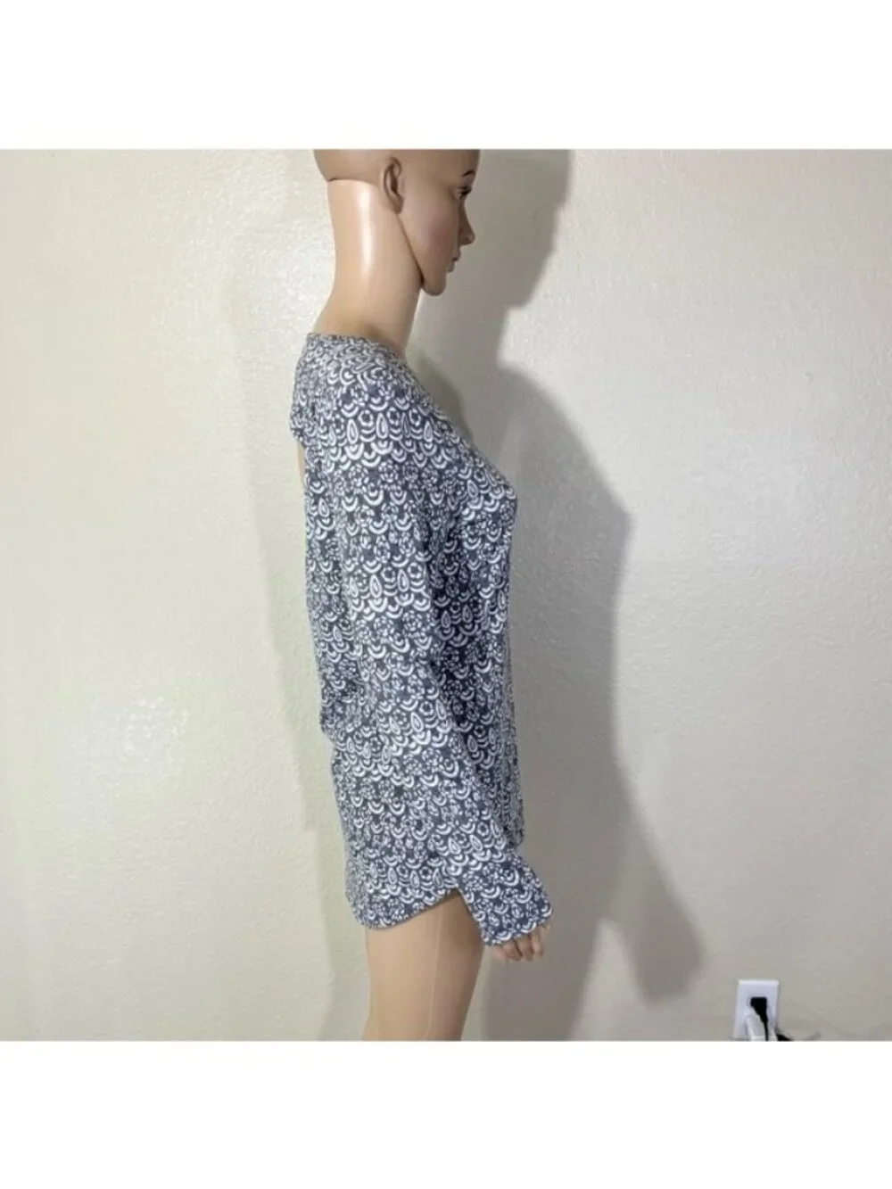 Title Nine Womens Gray White Open Back Long Sleeve Polyester Golf Top XS - Picture 5 of 6